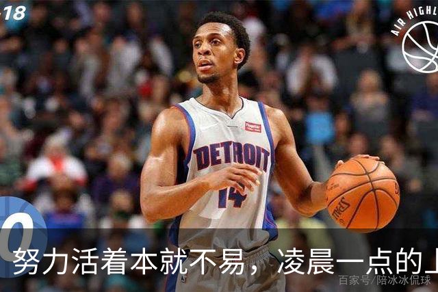 努力活着本就不易，凌晨一点的上海路边摊，遇到拾荒大爷空桌前吃剩饭，小伙果断买了一份加料炒面请他吃顿饭
